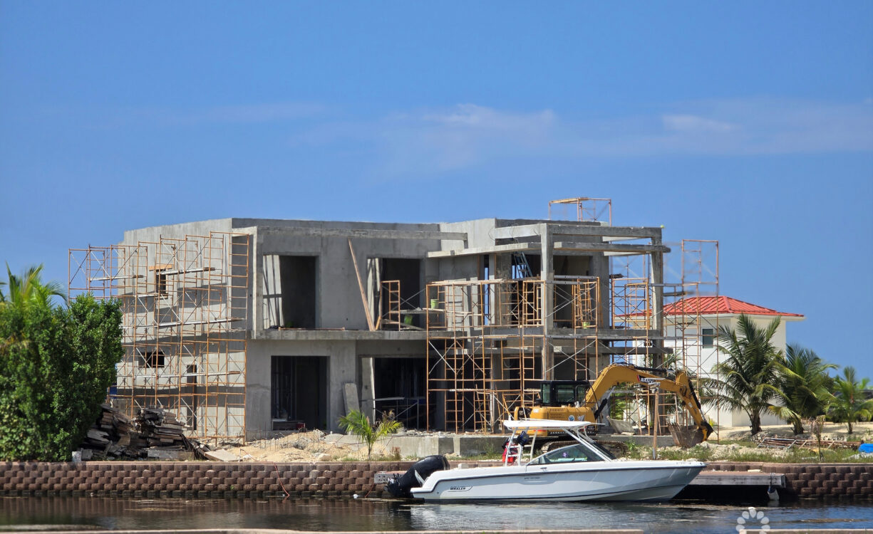 HARBOUR REACH CANAL FRONT EXECUTIVE HOME