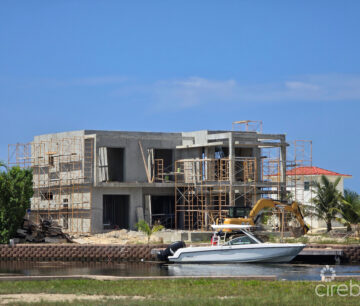 HARBOUR REACH CANAL FRONT EXECUTIVE HOME