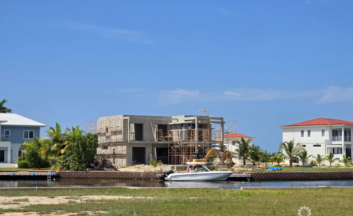 HARBOUR REACH CANAL FRONT EXECUTIVE HOME