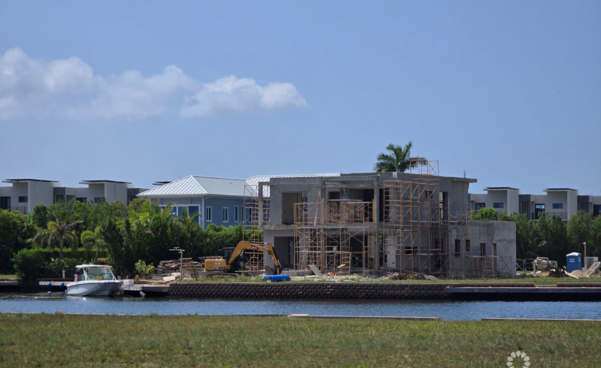 HARBOUR REACH CANAL FRONT EXECUTIVE HOME