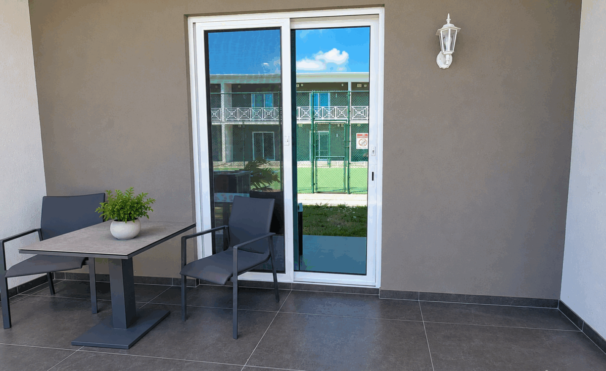 YARL 1BED/1BATH -- FURNISHED
