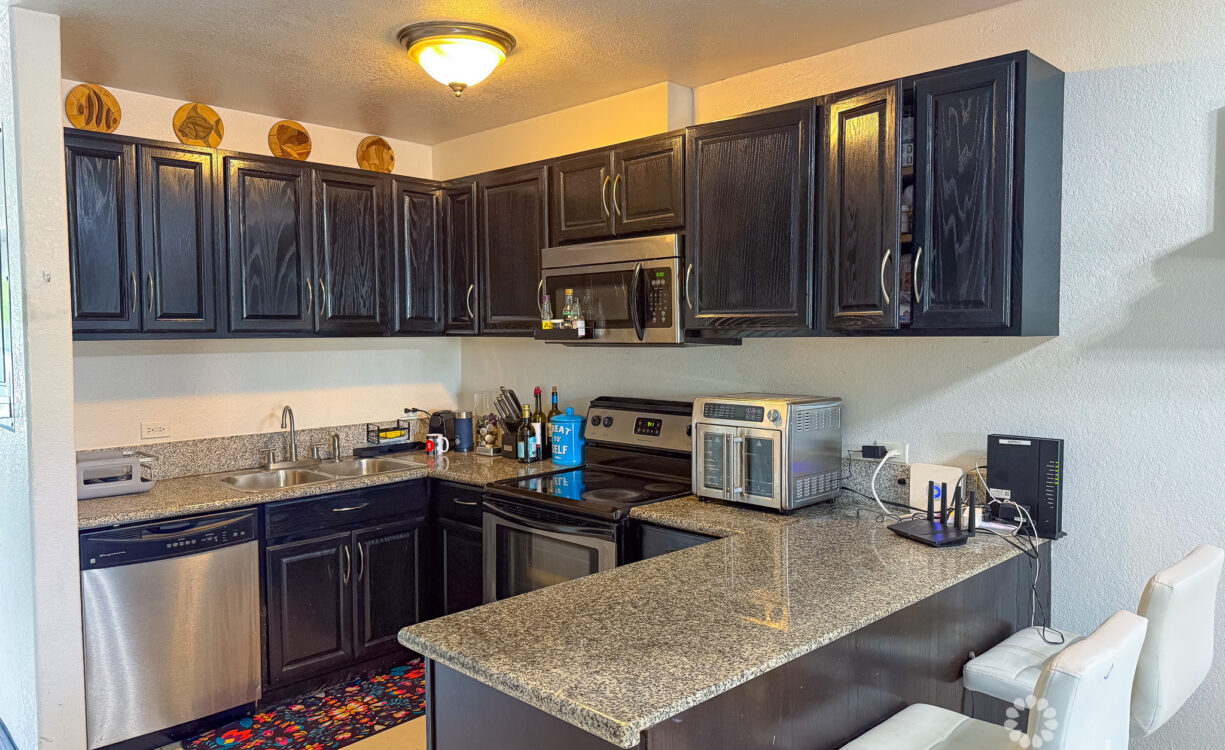 MIZPAH 2 BED, 2.5 BATH TOWNHOUSE, WEST BAY