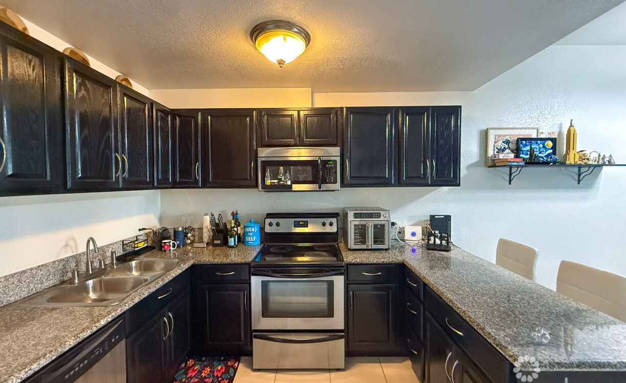 MIZPAH 2 BED, 2.5 BATH TOWNHOUSE, WEST BAY