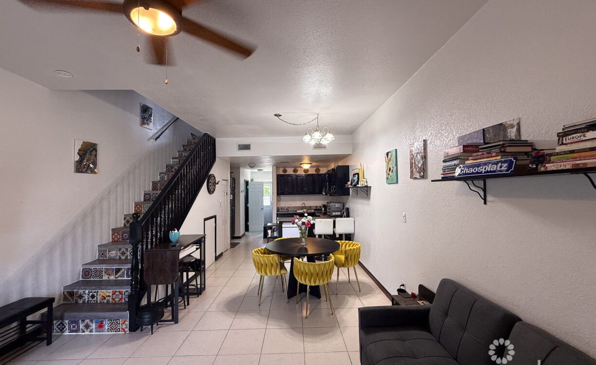 MIZPAH 2 BED, 2.5 BATH TOWNHOUSE, WEST BAY