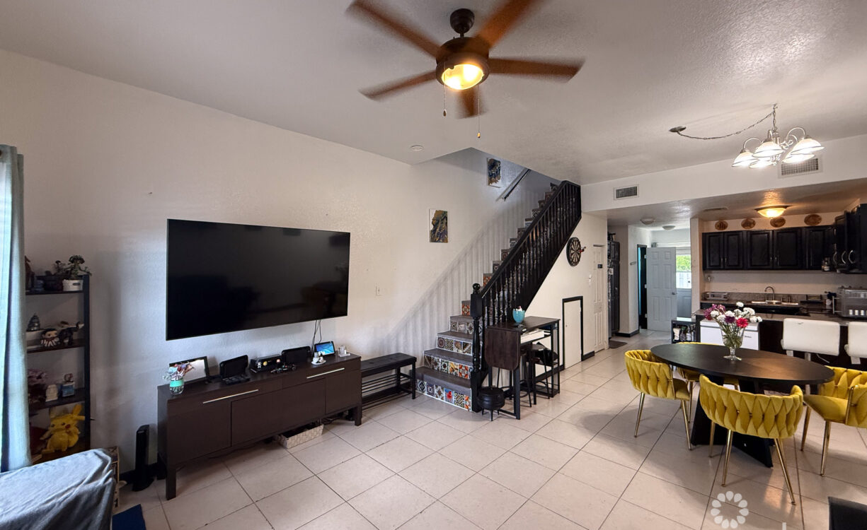 MIZPAH 2 BED, 2.5 BATH TOWNHOUSE, WEST BAY