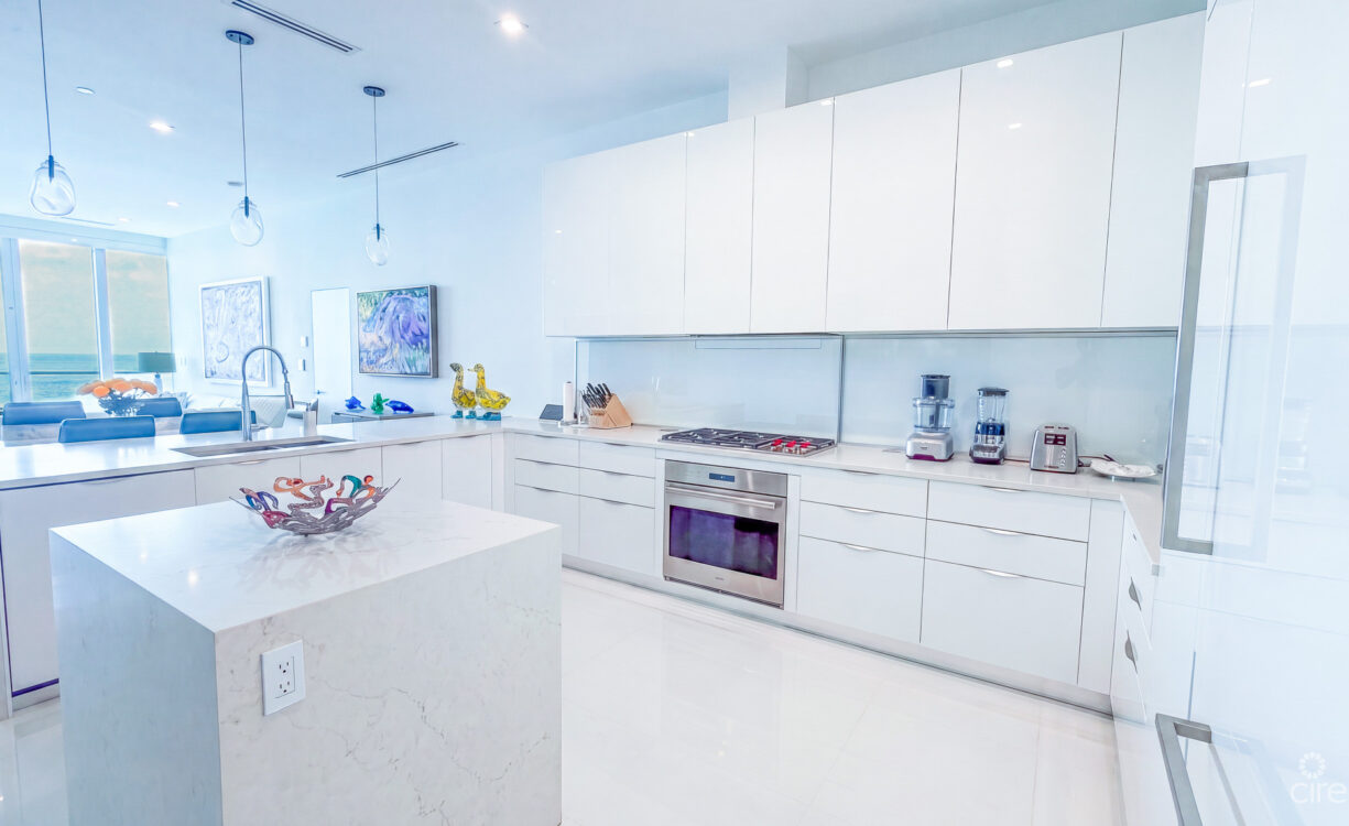 FIN 11 - OCEANFRONT CONDO