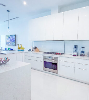 FIN 11 - OCEANFRONT CONDO