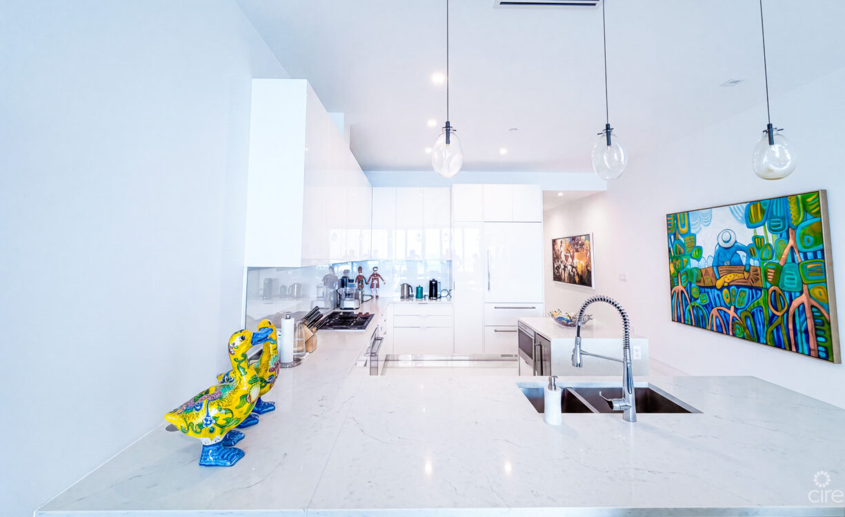 FIN 11 - OCEANFRONT CONDO