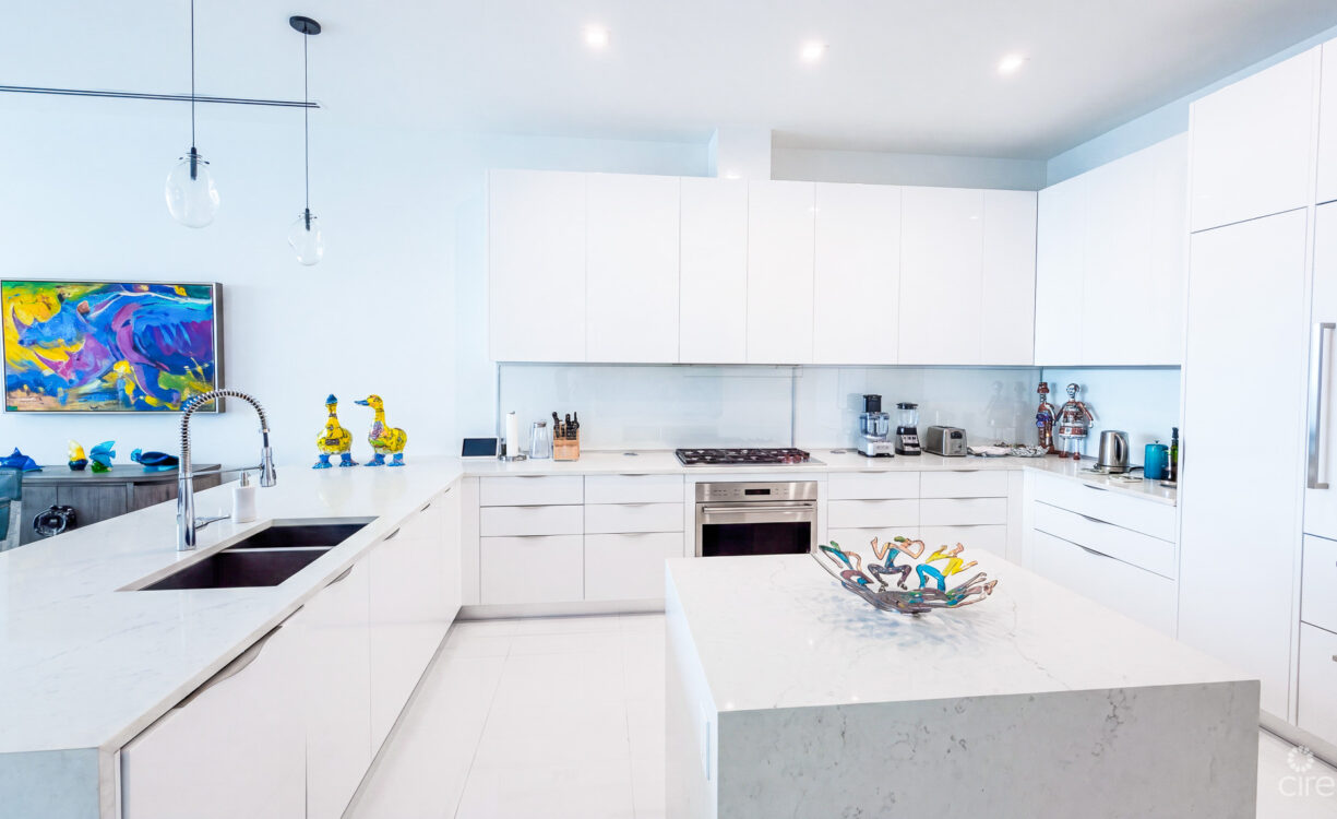 FIN 11 - OCEANFRONT CONDO