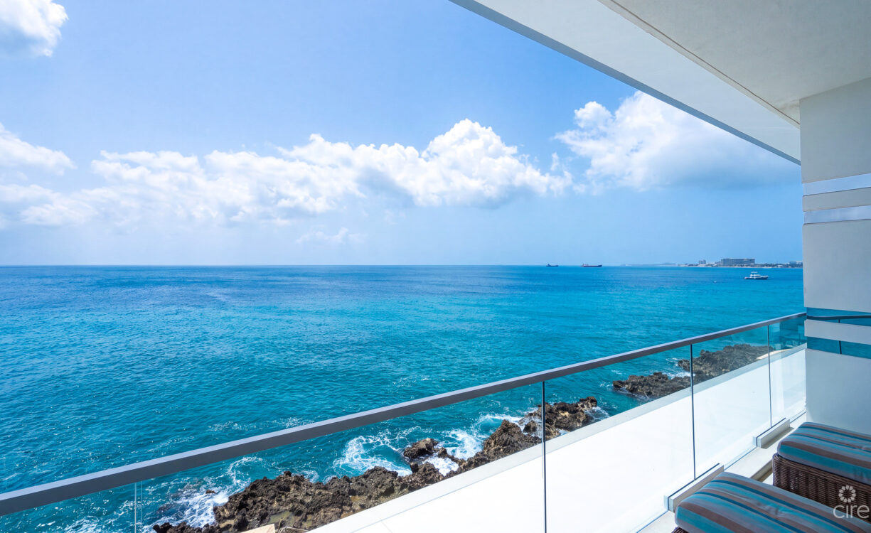 FIN 11 - OCEANFRONT CONDO