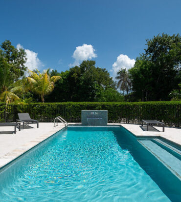 2 BED 2 BATH CONDO 61 WEST