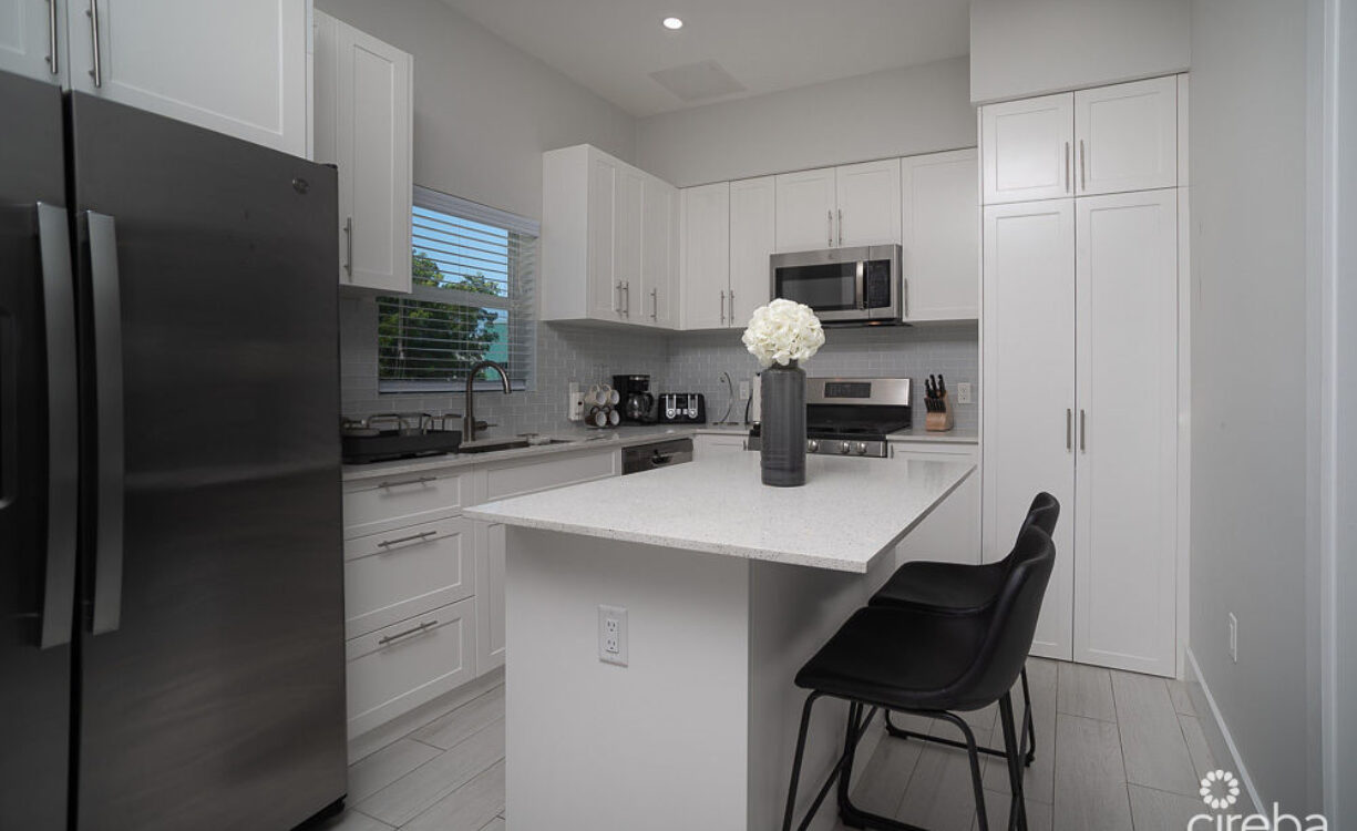 2 BED 2 BATH CONDO 61 WEST