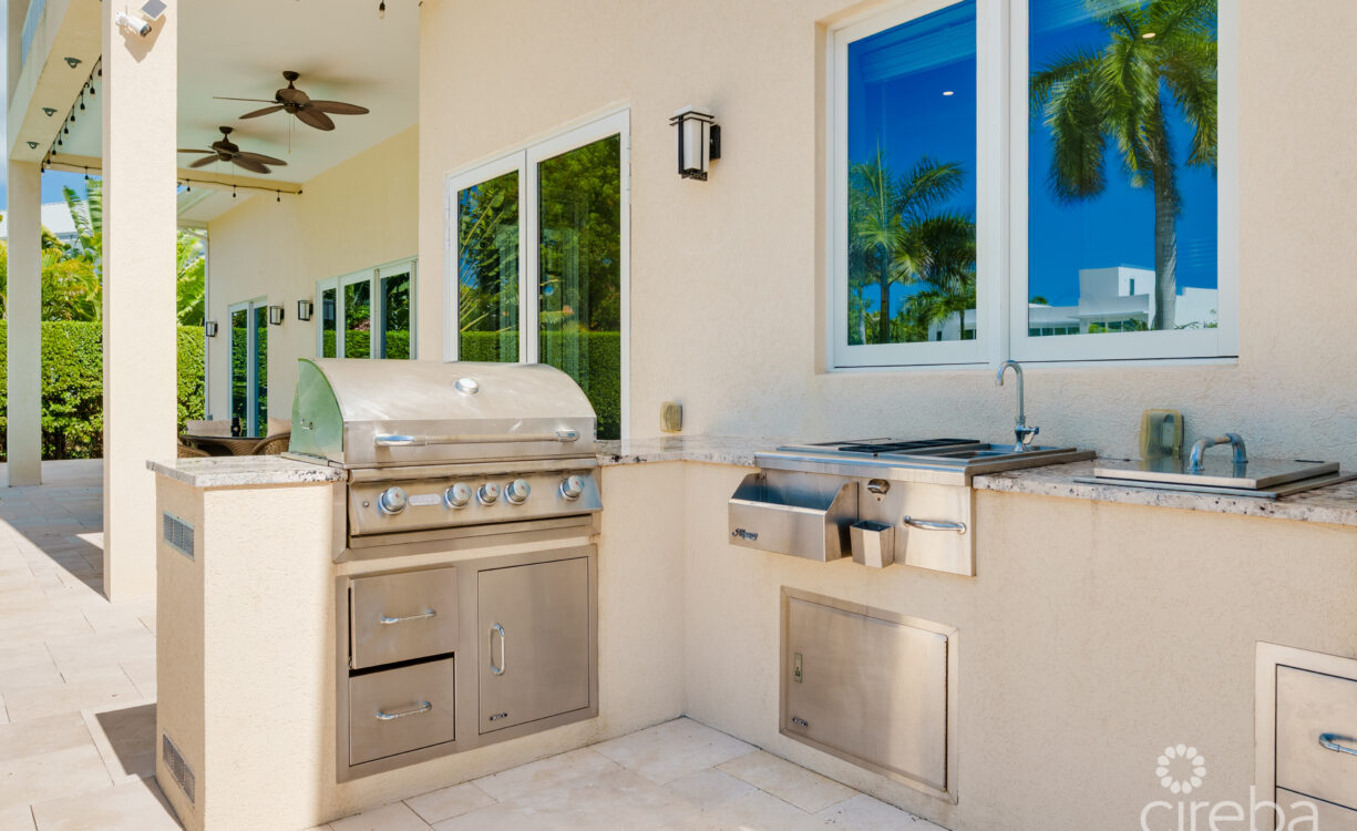BRITANNIA DRIVE 526, EXECUTIVE FAMILY HOME