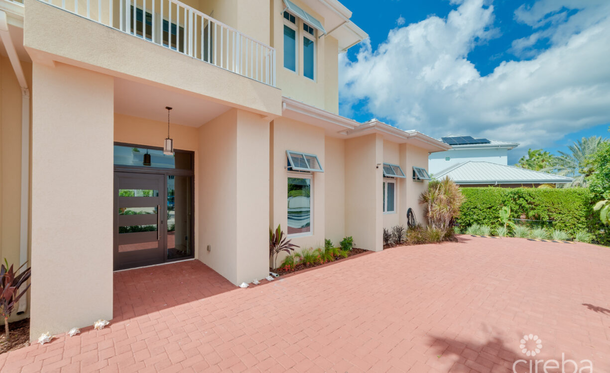 BRITANNIA DRIVE 526, EXECUTIVE FAMILY HOME