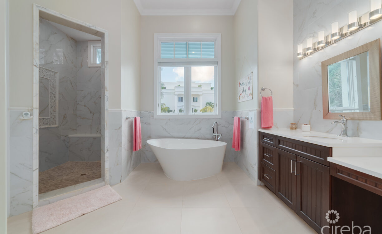 BRITANNIA DRIVE 526, EXECUTIVE FAMILY HOME