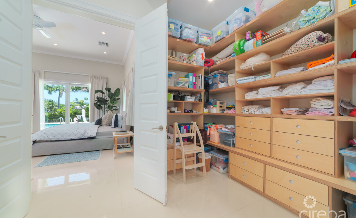 BRITANNIA DRIVE 526, EXECUTIVE FAMILY HOME