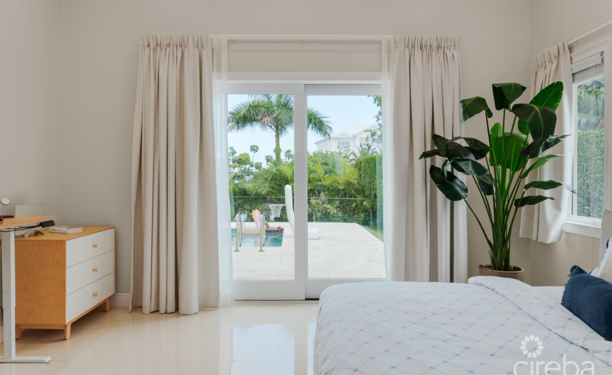 BRITANNIA DRIVE 526, EXECUTIVE FAMILY HOME