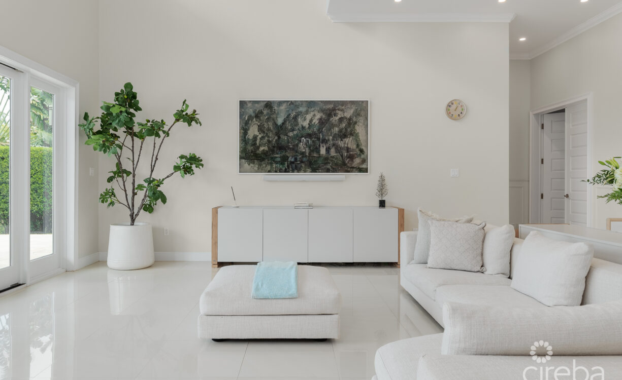 BRITANNIA DRIVE 526, EXECUTIVE FAMILY HOME