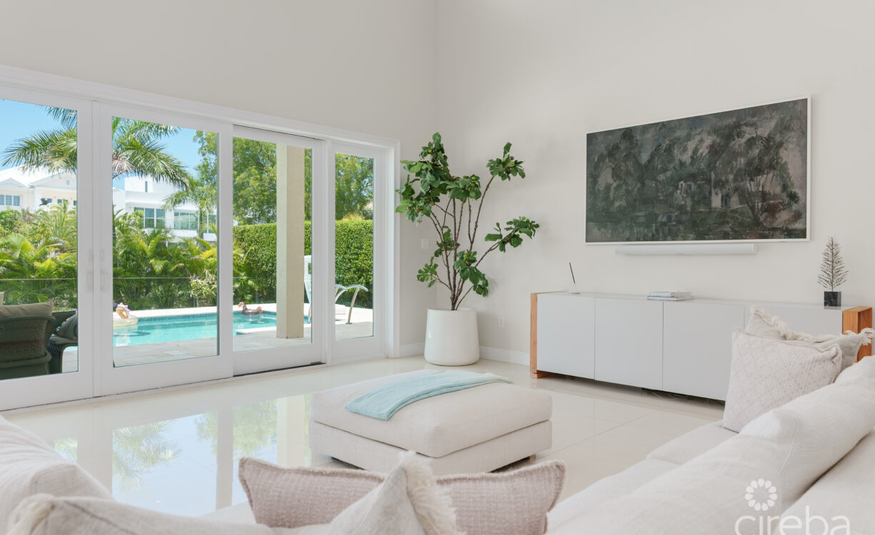 BRITANNIA DRIVE 526, EXECUTIVE FAMILY HOME