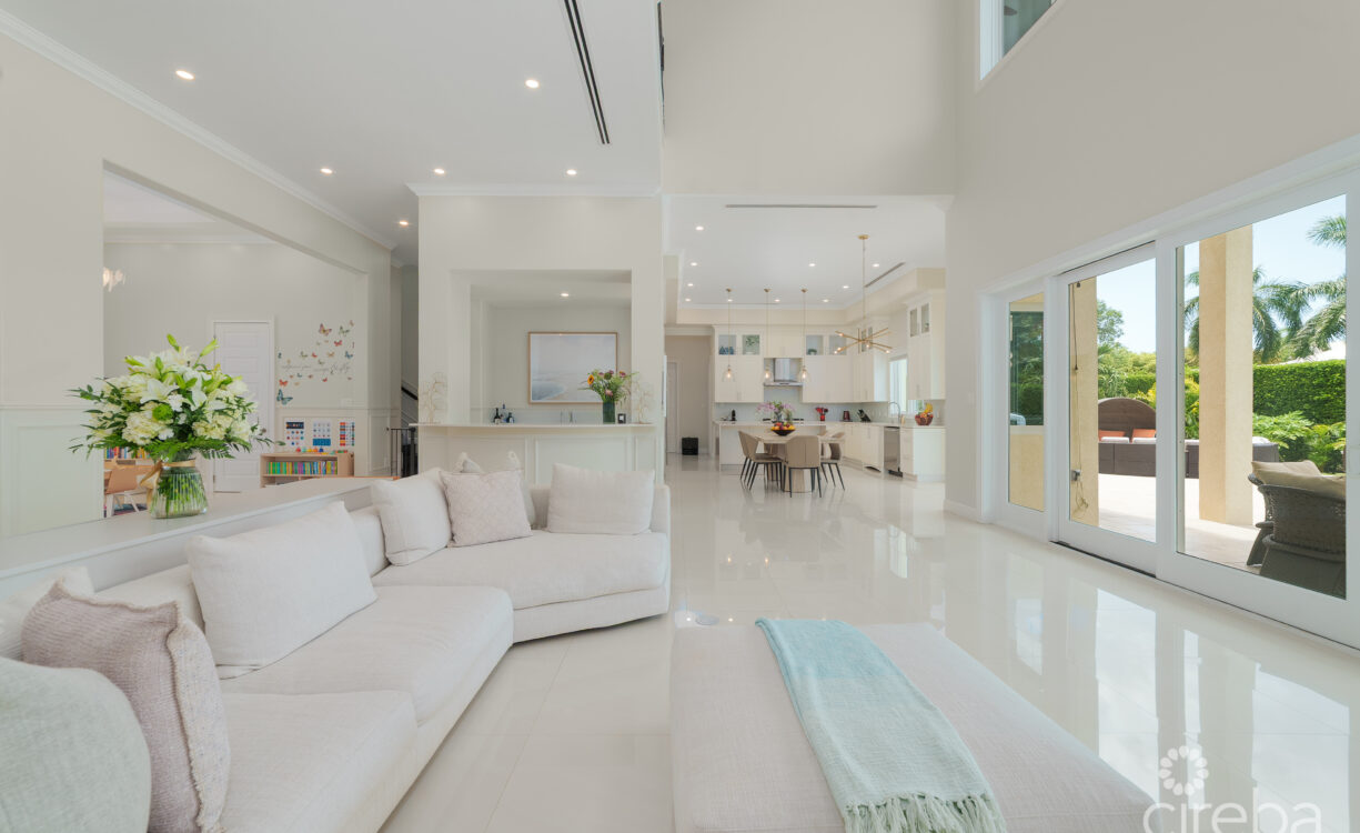 BRITANNIA DRIVE 526, EXECUTIVE FAMILY HOME