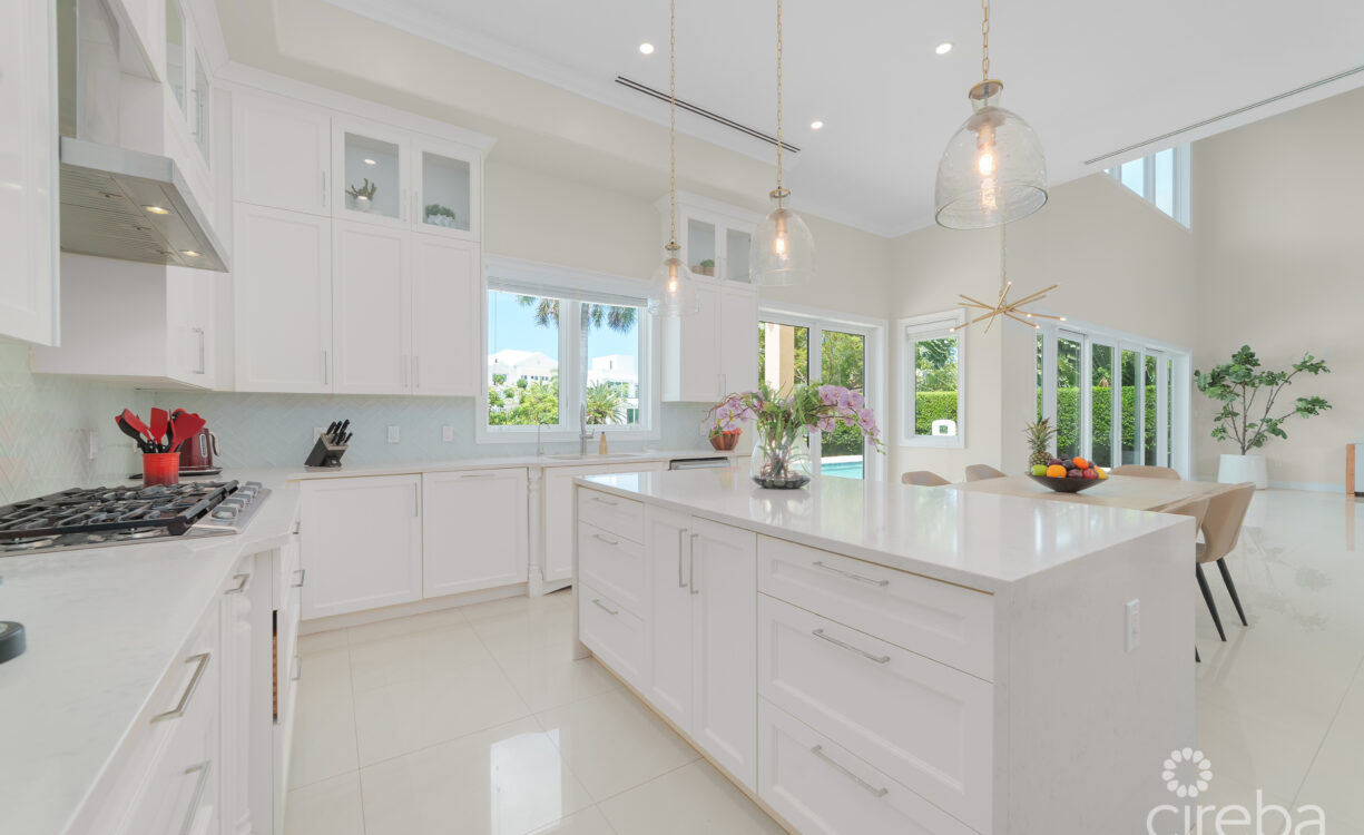 BRITANNIA DRIVE 526, EXECUTIVE FAMILY HOME
