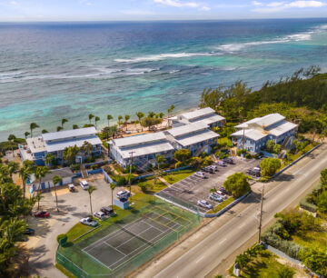 MOON BAY 6, BEACHFRONT 2 BED