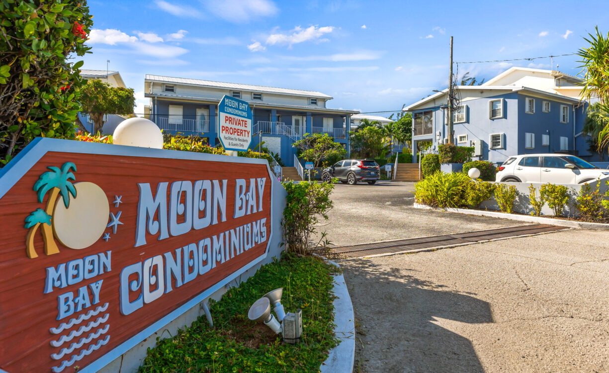 MOON BAY 6, BEACHFRONT 2 BED