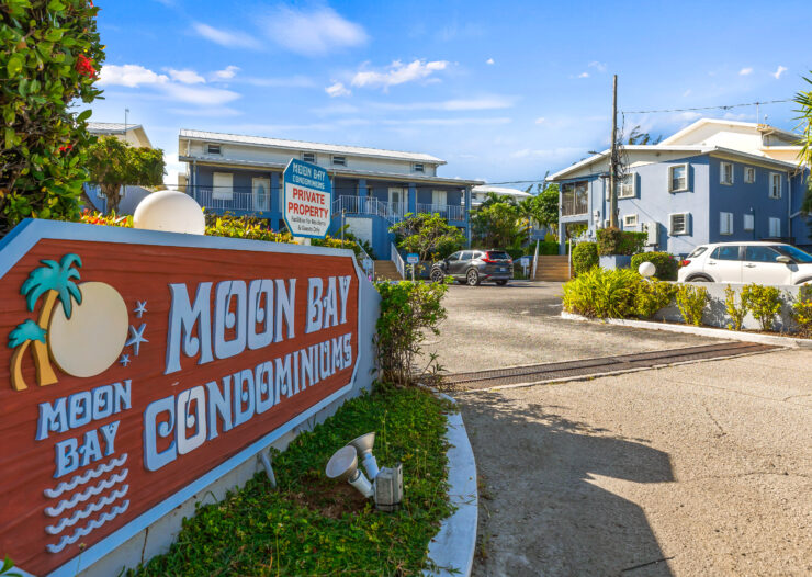 MOON BAY 6, BEACHFRONT 2 BED