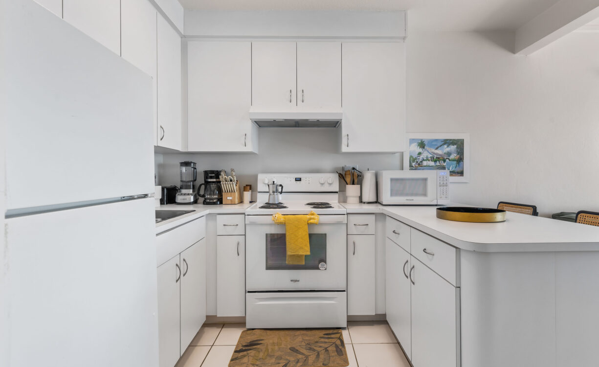 MOON BAY 6, BEACHFRONT 2 BED