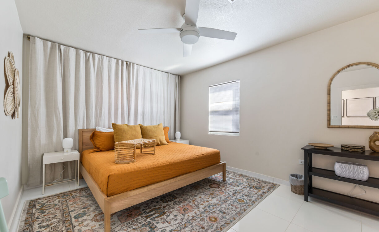 MOON BAY 6, BEACHFRONT 2 BED