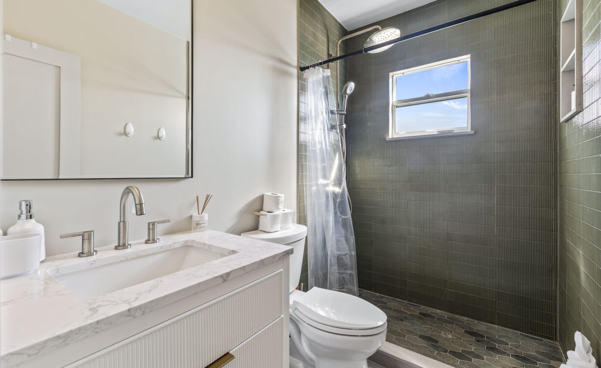 MOON BAY 6, BEACHFRONT 2 BED