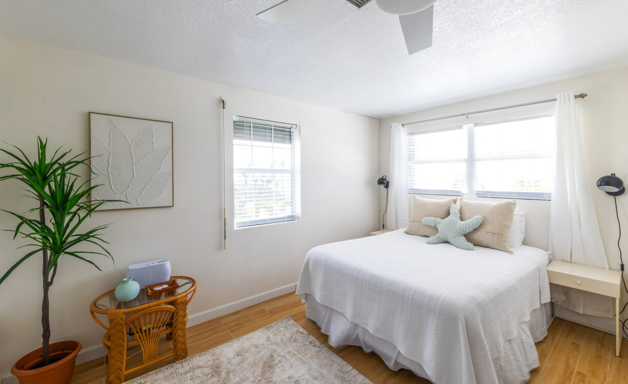 MOON BAY 6, BEACHFRONT 2 BED