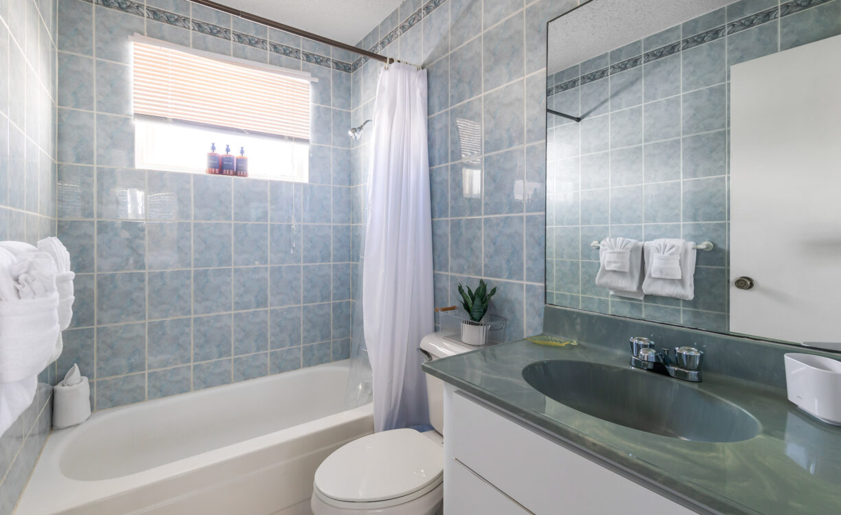 MOON BAY 6, BEACHFRONT 2 BED