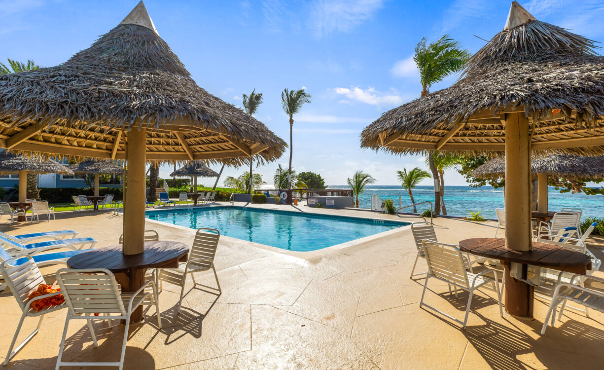 MOON BAY 6, BEACHFRONT 2 BED