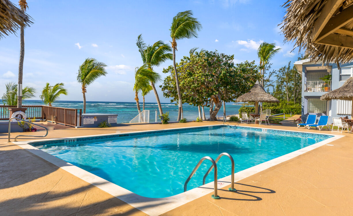 MOON BAY 6, BEACHFRONT 2 BED