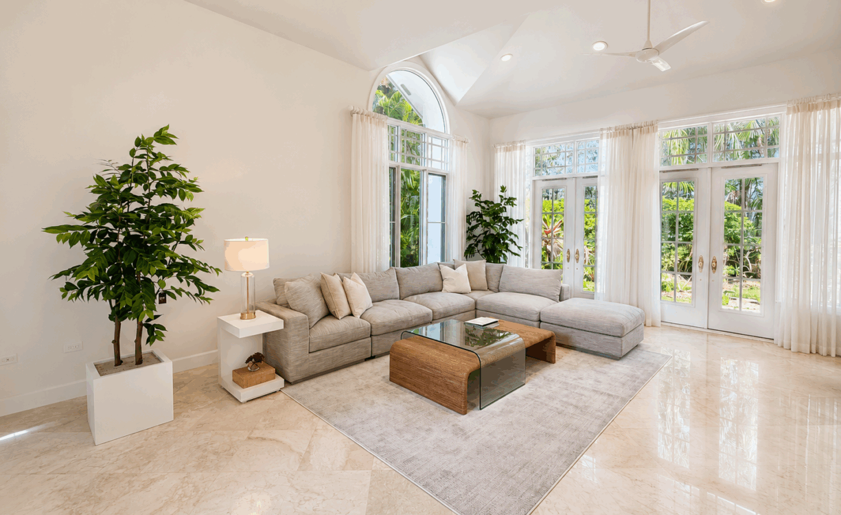 RARE KING'S COURT VILLA IN BRITANNIA | SEVEN MILE BEACH CORRIDOR