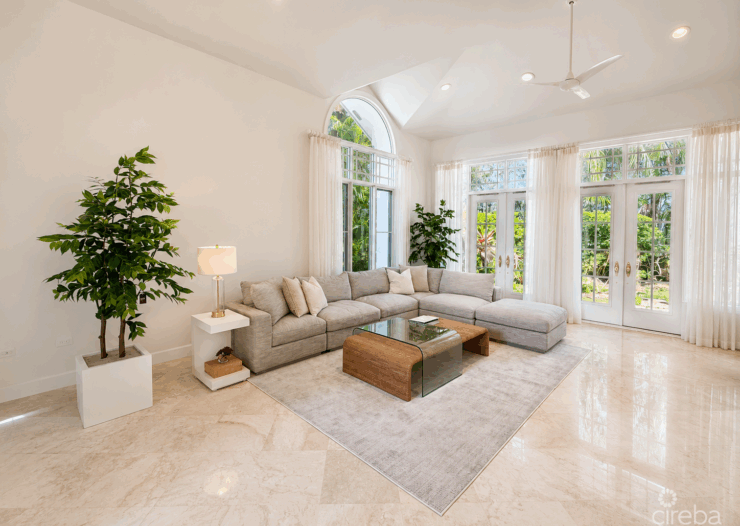 RARE KING'S COURT VILLA IN BRITANNIA | SEVEN MILE BEACH CORRIDOR