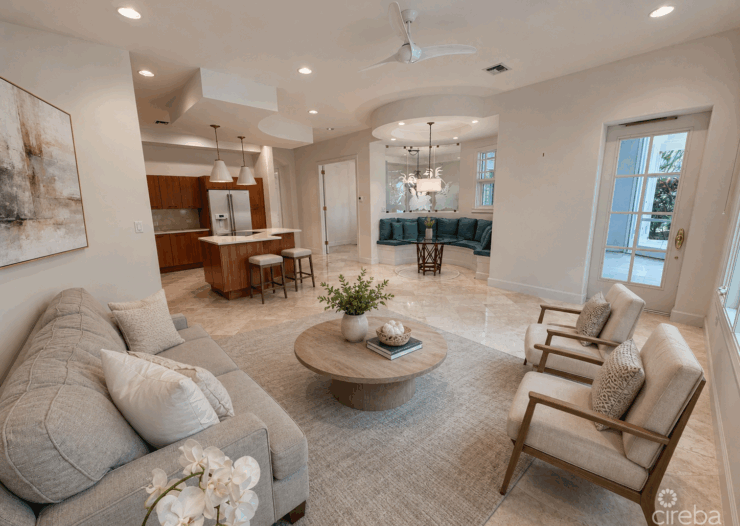 RARE KING'S COURT VILLA IN BRITANNIA | SEVEN MILE BEACH CORRIDOR