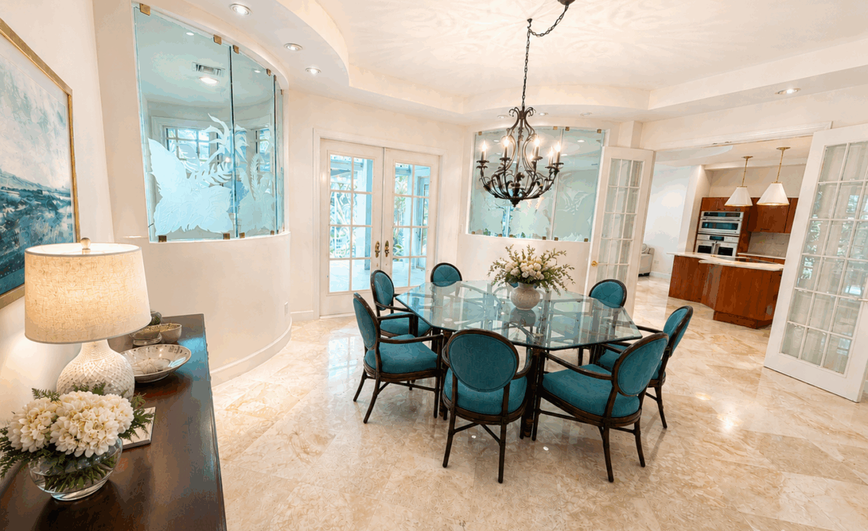 RARE KING'S COURT VILLA IN BRITANNIA | SEVEN MILE BEACH CORRIDOR