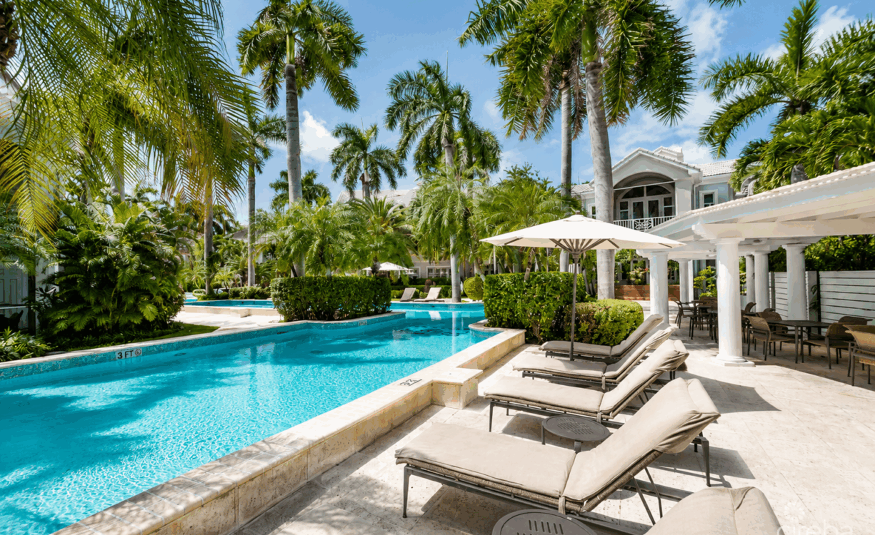 RARE KING'S COURT VILLA IN BRITANNIA | SEVEN MILE BEACH CORRIDOR
