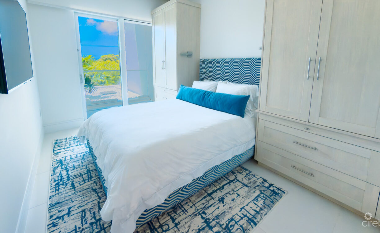 FIN 11 - OCEANFRONT CONDO