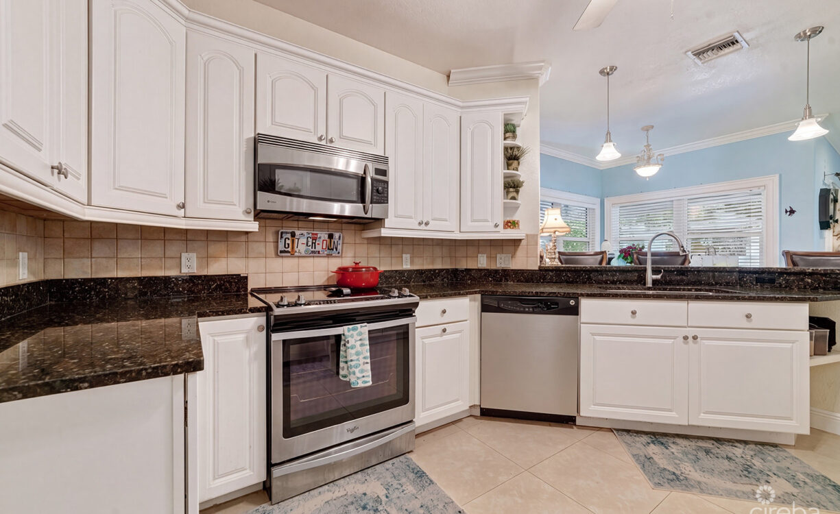 SAVANNAH 3 BED HOME WITH 1 BED RENTAL INCOME - $25K KYD CASHBACK INCENTIVE.