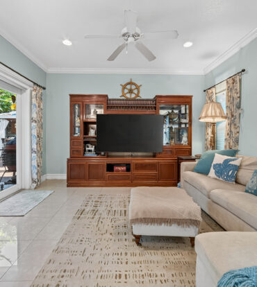 SAVANNAH 3 BED HOME WITH 1 BED RENTAL INCOME - $25K KYD CASHBACK INCENTIVE.