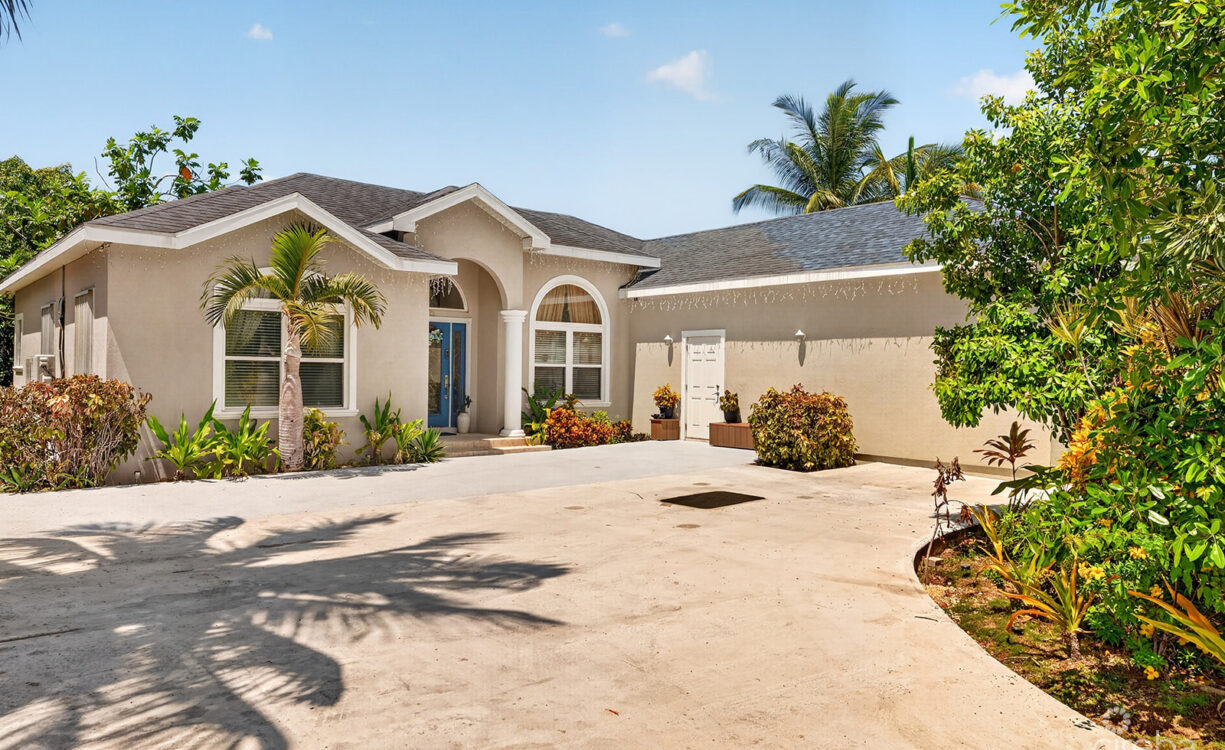 SAVANNAH 3 BED HOME WITH 1 BED RENTAL INCOME - $25K KYD CASHBACK INCENTIVE.