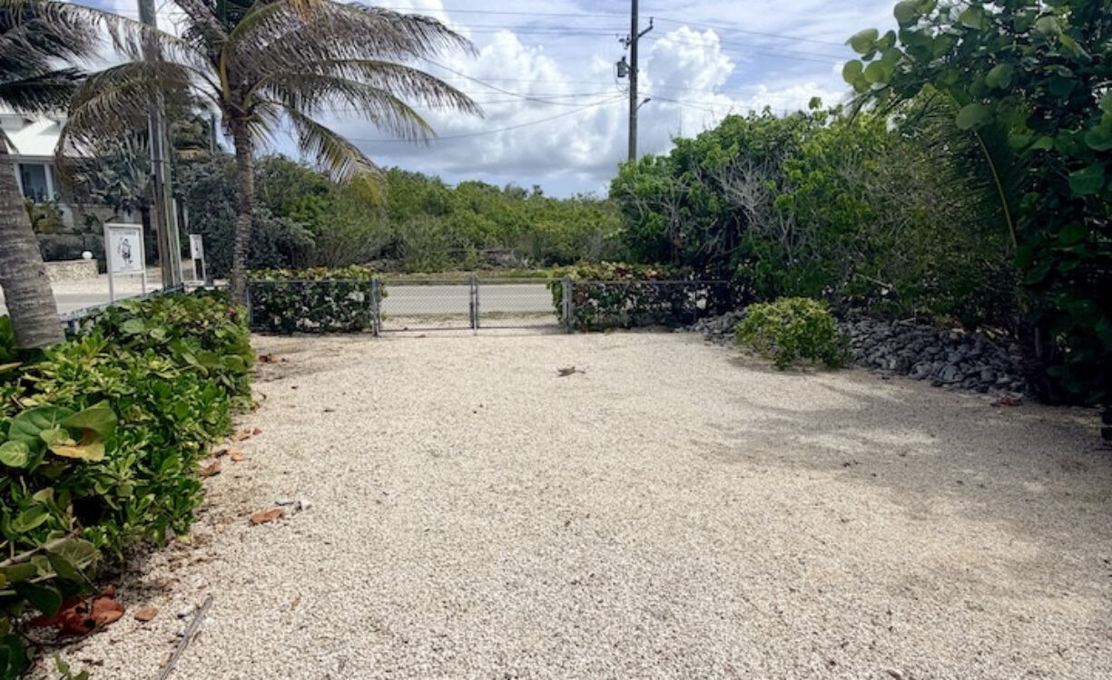 LARGE BEACHFRONT LOT - RUM POINT DRIVE - PERFECT ESTATE PARCEL