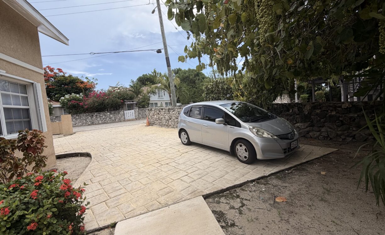 OCEAN VIEW APARTMENT IN A DUPLEX, NORTH WEST POINT ROAD