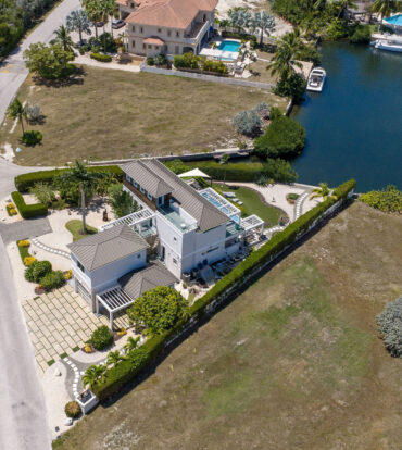 24  SHOREWINDS TRAIL, THE SHORES FAMILY HOME