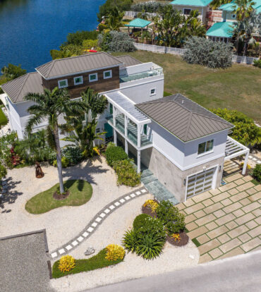 24  SHOREWINDS TRAIL, THE SHORES FAMILY HOME