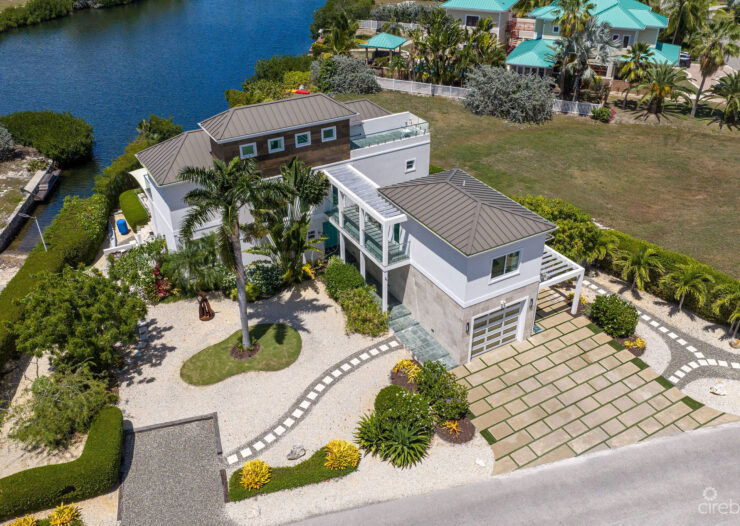 24  SHOREWINDS TRAIL, THE SHORES FAMILY HOME