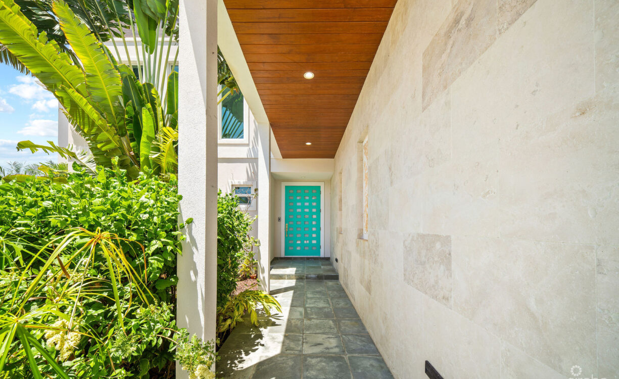 24  SHOREWINDS TRAIL, THE SHORES FAMILY HOME